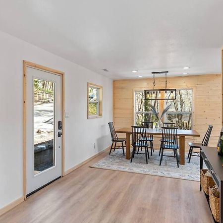 New! Modern Cabin With Two Decks, Bar & Game Room! 蓋特林堡 外观 照片