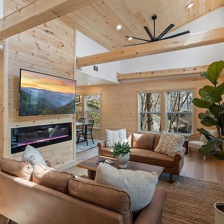 New! Modern Cabin With Two Decks, Bar & Game Room! 蓋特林堡 外观 照片