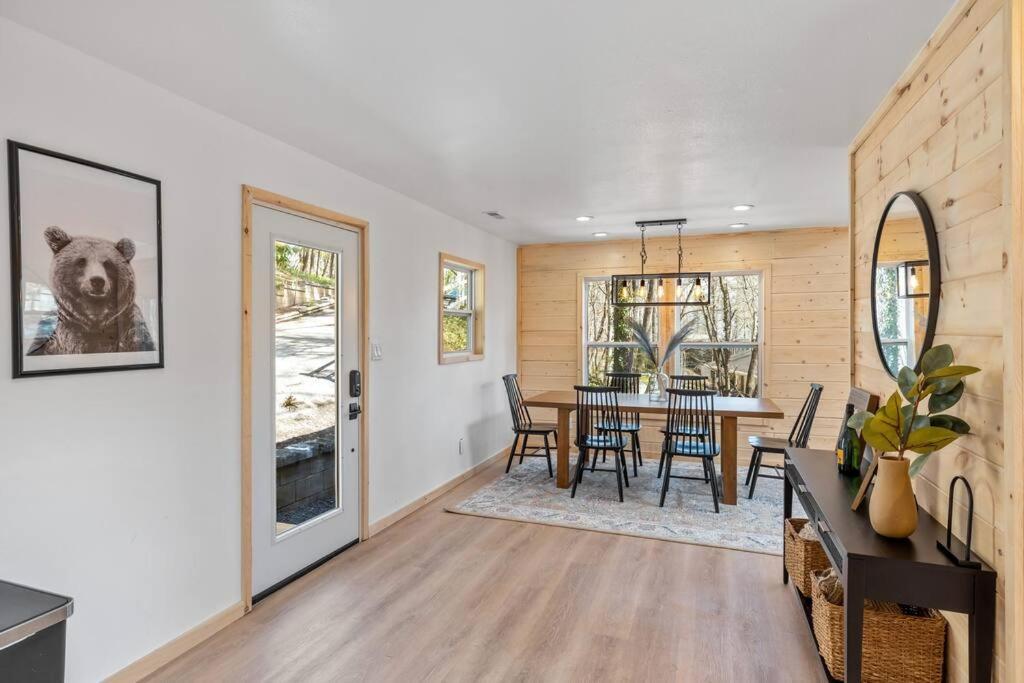 New! Modern Cabin With Two Decks, Bar & Game Room! 蓋特林堡 外观 照片