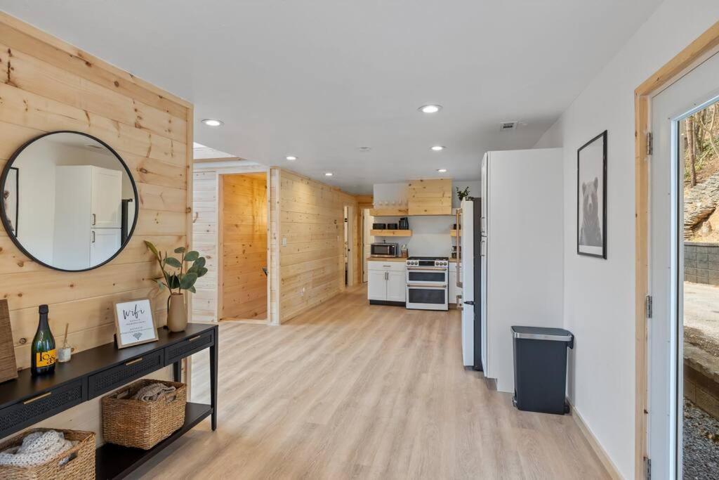 New! Modern Cabin With Two Decks, Bar & Game Room! 蓋特林堡 外观 照片