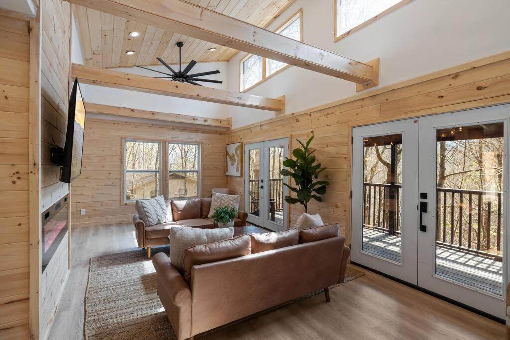 New! Modern Cabin With Two Decks, Bar & Game Room! 蓋特林堡 外观 照片