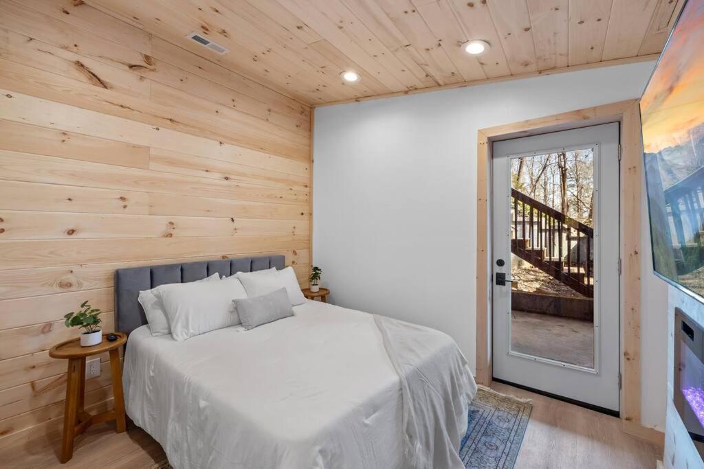 New! Modern Cabin With Two Decks, Bar & Game Room! 蓋特林堡 外观 照片