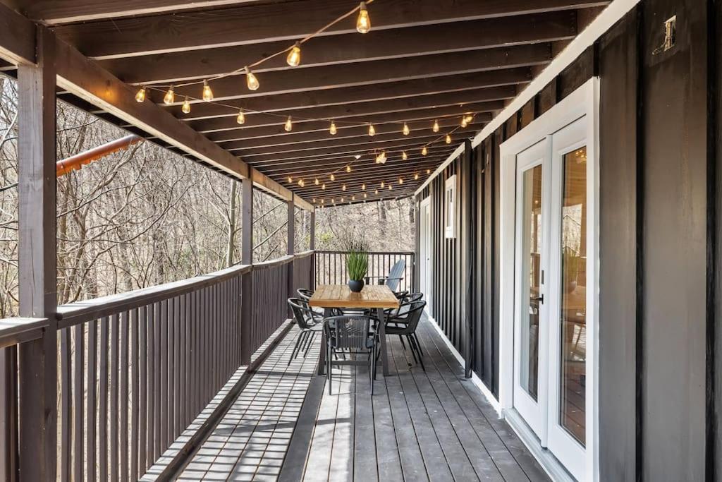 New! Modern Cabin With Two Decks, Bar & Game Room! 蓋特林堡 外观 照片