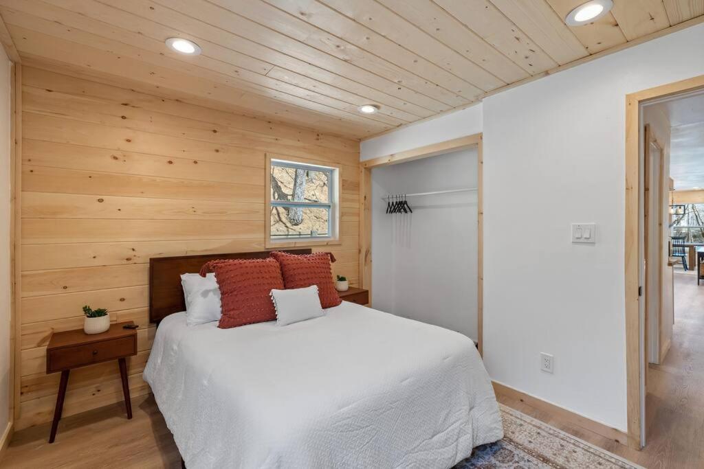 New! Modern Cabin With Two Decks, Bar & Game Room! 蓋特林堡 外观 照片